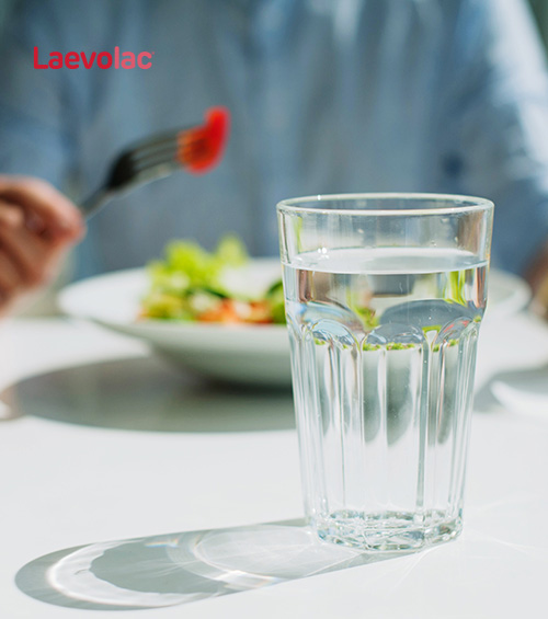 Benefícios do Consumo de Água Durante as Refeições